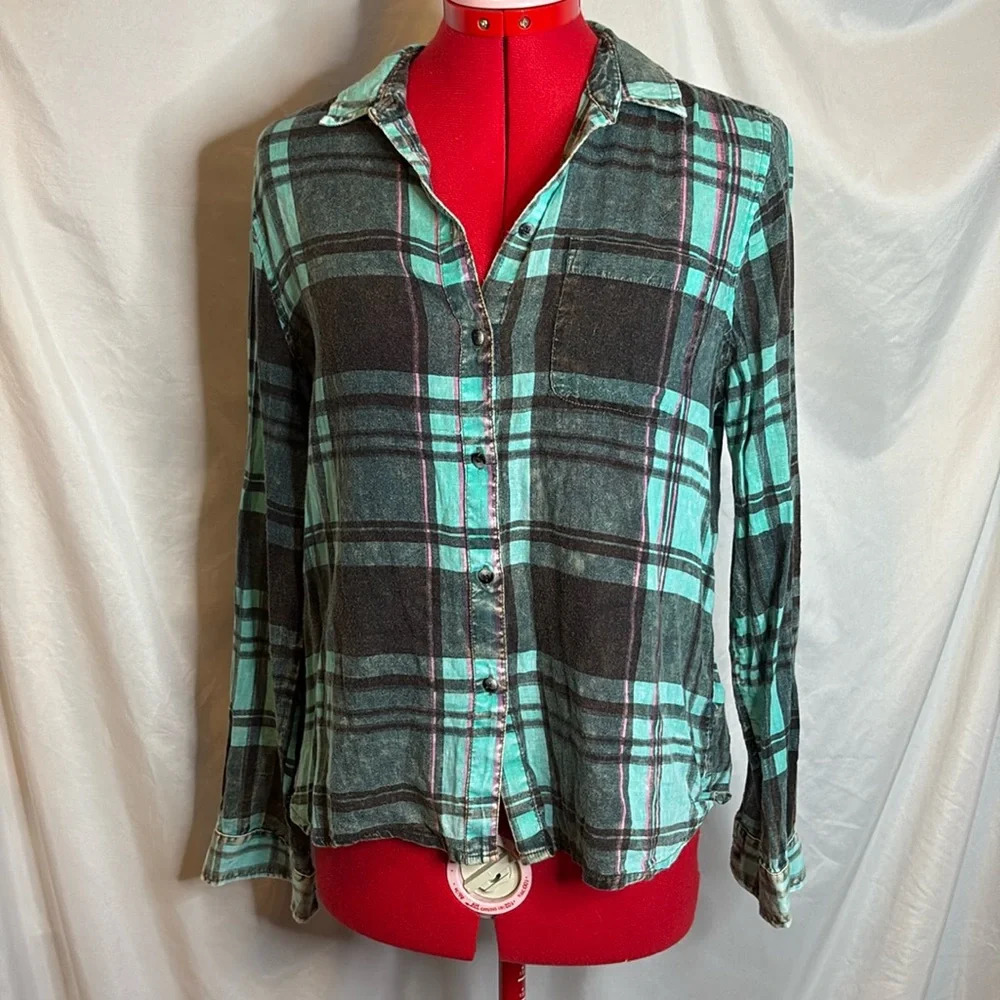 SM165 American eagle outfitters light green button down long sleeve shirt
